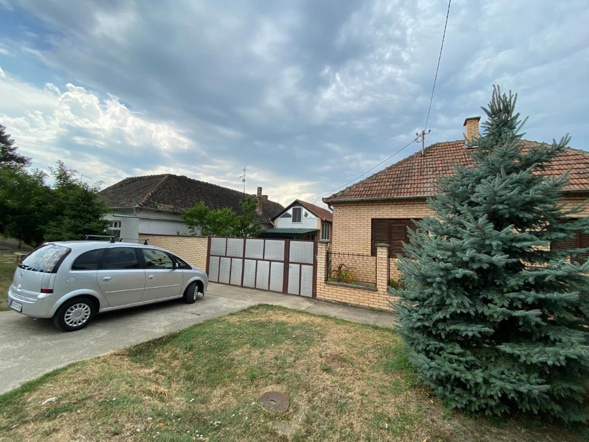 Sud ,,Antal I Olga,, Bed & Breakfast Skorenovac Exterior photo